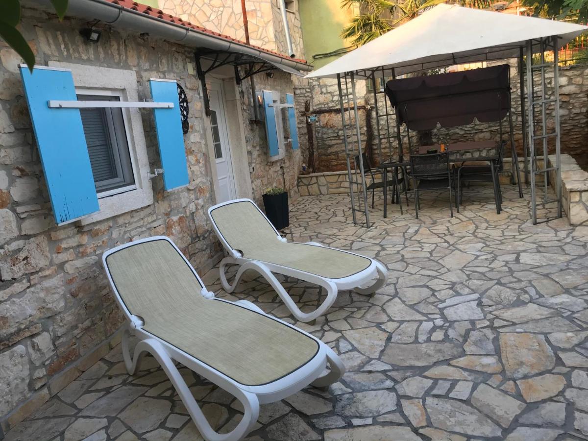 Appartement Holiday House Carpe Diem Pula Extérieur photo